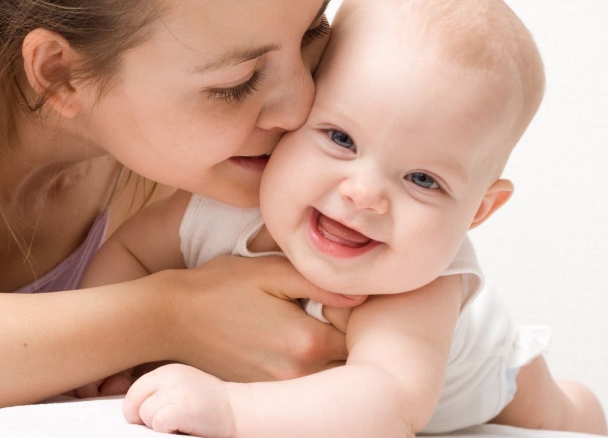 Няня для немовляти: особливості догляду, важливі вимоги та поради